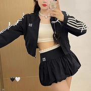 This women's autumn outdoor sportswear set is suitable for pickleball