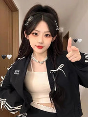 This women's autumn outdoor sportswear set is suitable for pickleball